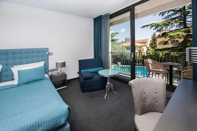 Üç Kişilik Oda, Balkon