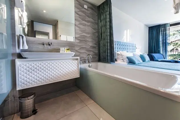 Üç Kişilik Oda, Balkon