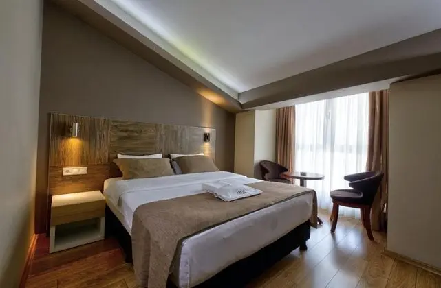 Standart Oda, Sokak Manzaralı