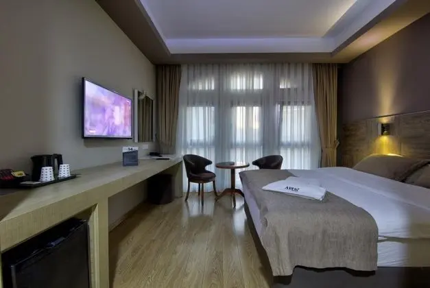 Standart Oda, Sokak Manzaralı