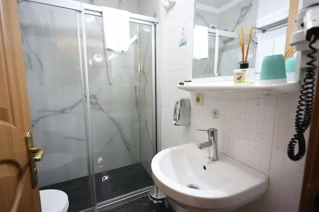 Standard Tek Büyük veya İki Ayrı Yataklı Oda