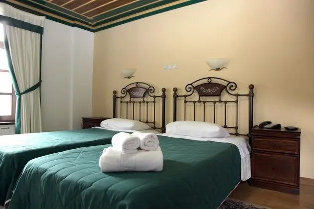 Tek Büyük veya İki Ayrı Yataklı Oda, Dağ Manzaralı