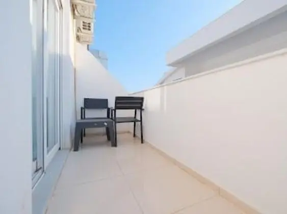 Aile Suiti, Kara Manzaralı, Balkonlu