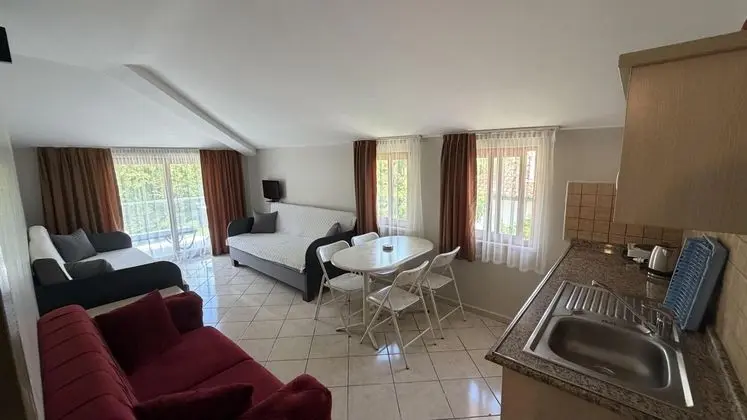 Standart Oda, Kara Manzaralı