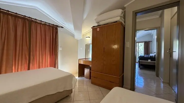 Standart Oda, Kara Manzaralı