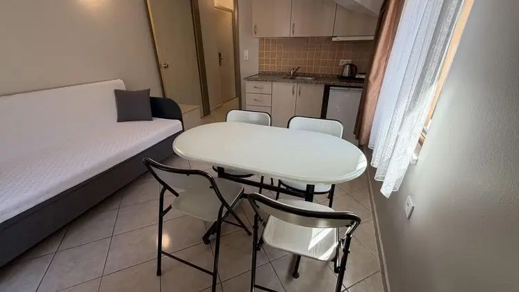 Standart Oda, Kara Manzaralı