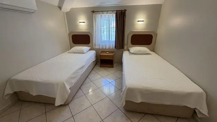 Standart Oda, Kara Manzaralı
