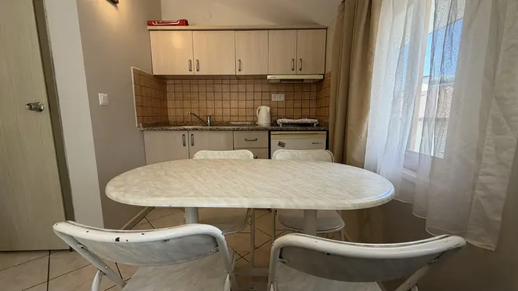 Standart Oda, Kara Manzaralı