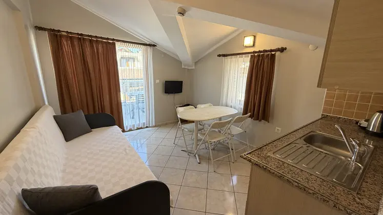 Standart Oda, Kara Manzaralı