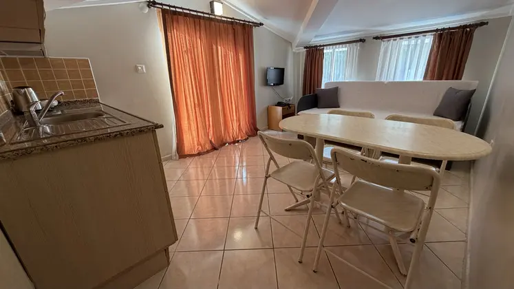 Standart Oda, Kara Manzaralı