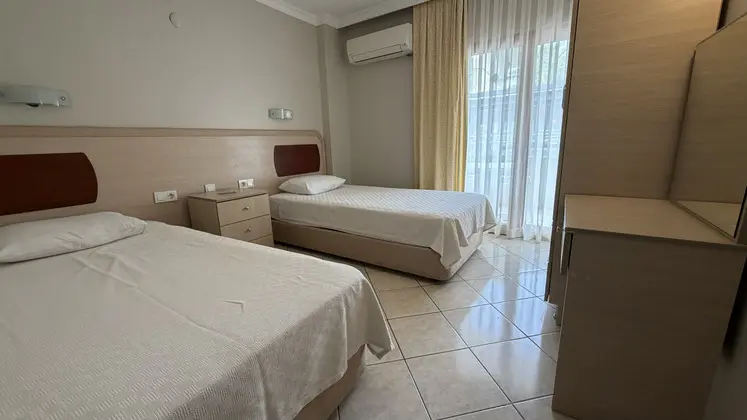 Standart Oda, Kara Manzaralı