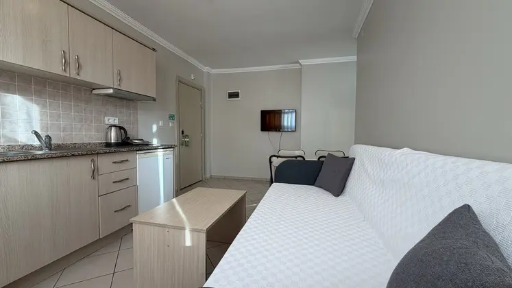 Standart Oda, Kara Manzaralı