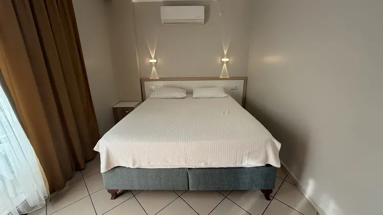 Standart Oda, Kara Manzaralı