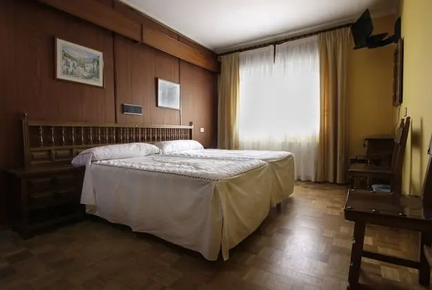 Classic Tek Büyük Yataklı Oda