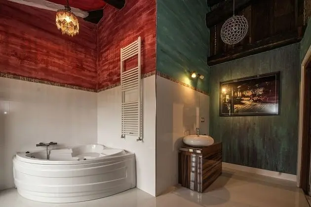 Deluxe Süit, Jakuzi (O cuarto de Marcelina)