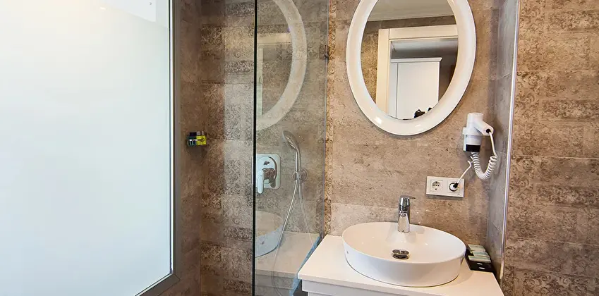 Deluxe  Havuz Manzaralı Oda