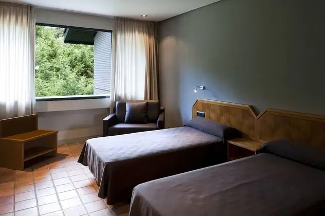 Büyük Yataklı Tek Kişilik Oda