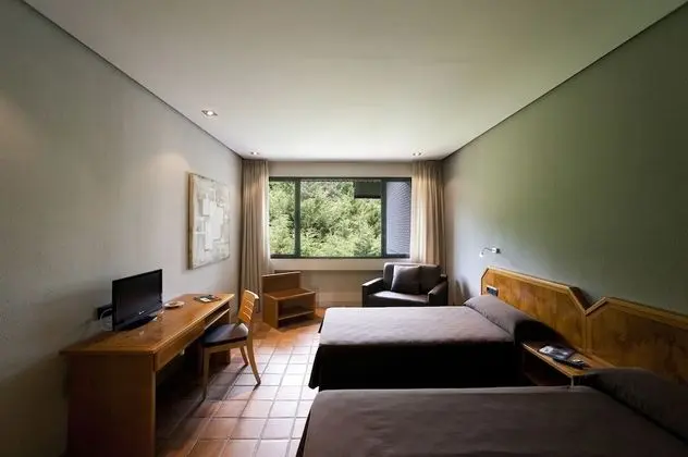 Büyük Yataklı Tek Kişilik Oda