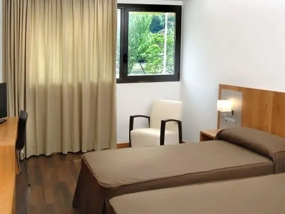 Büyük Yataklı Tek Kişilik Oda