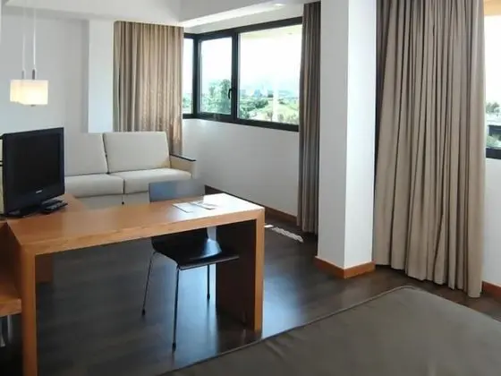 Büyük Yataklı Tek Kişilik Oda