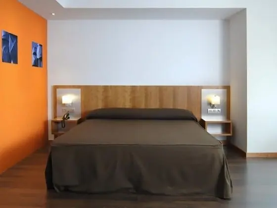 Büyük Yataklı Tek Kişilik Oda