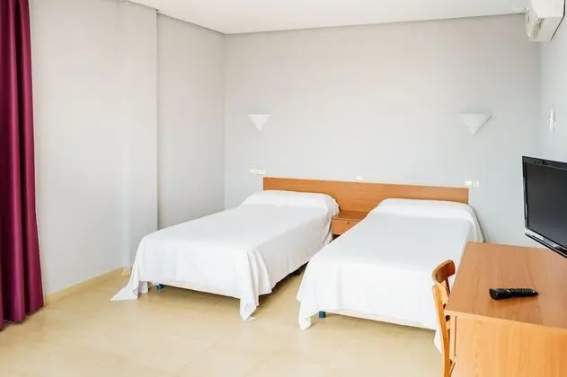 Büyük Yataklı Tek Kişilik Oda