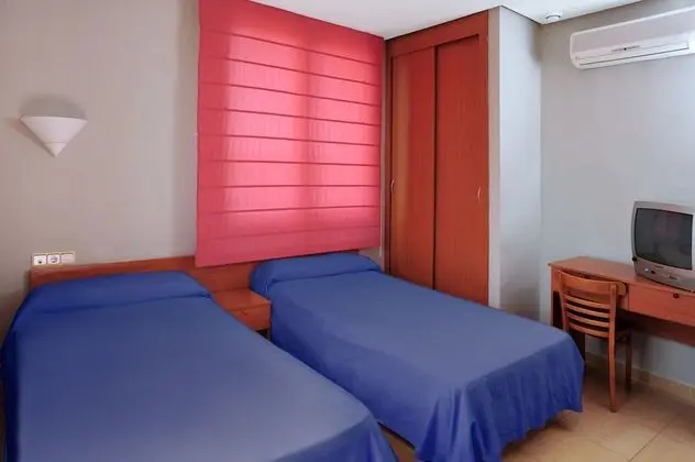 Büyük Yataklı Tek Kişilik Oda