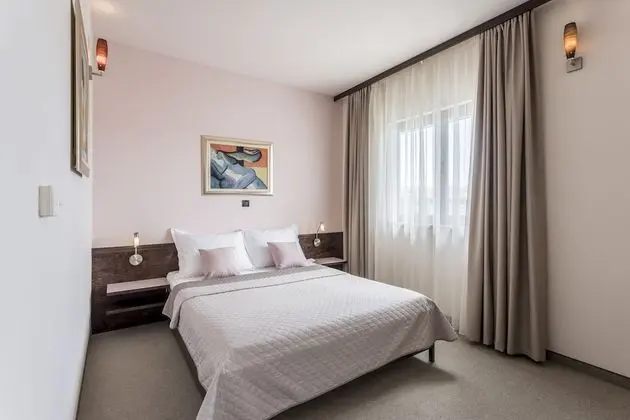 Standard Tek Büyük Yataklı Oda