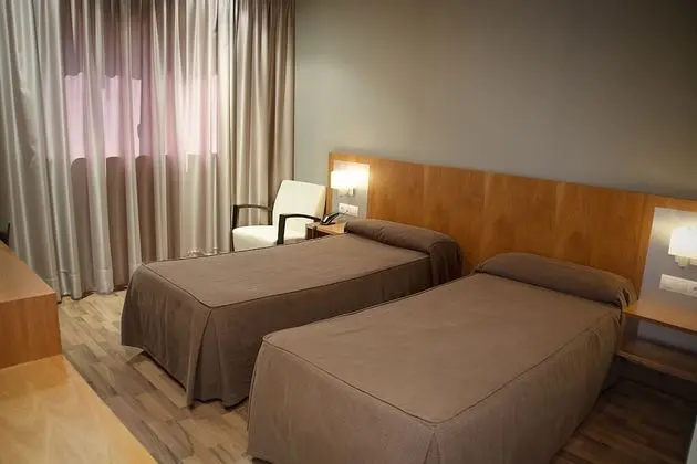 Büyük Yataklı Tek Kişilik Oda