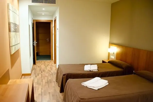 Büyük Yataklı Tek Kişilik Oda