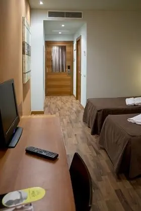 Büyük Yataklı Tek Kişilik Oda