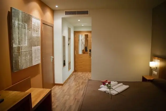 Büyük Yataklı Tek Kişilik Oda