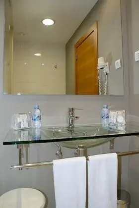 Büyük Yataklı Tek Kişilik Oda