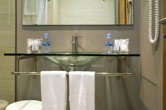 Büyük Yataklı Tek Kişilik Oda