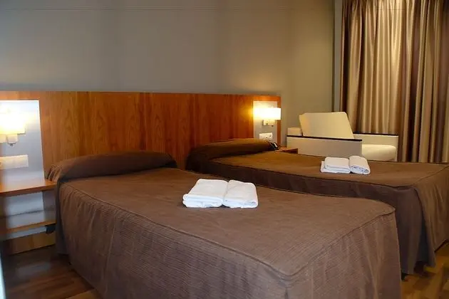 Üç Kişilik Oda (2 adultos + 1 niño)