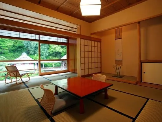 Standard Oda, Ortak Banyo (Traditional Tatami style, Pond View)