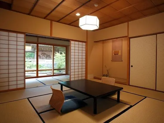Standard Oda, Ortak Banyo (Traditional Tatami style, Pond View)