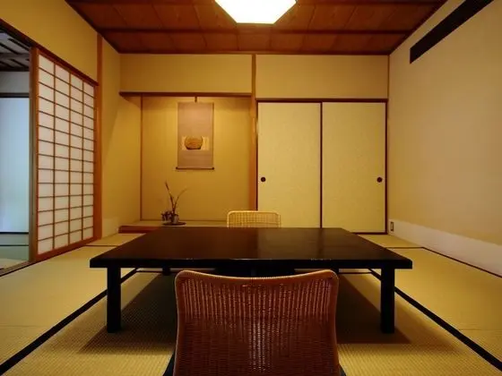 Standard Oda, Ortak Banyo (Traditional Tatami style, Pond View)