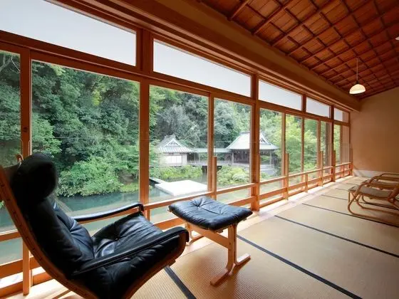 Süit (Tatami Room, Pond View -Moegi-)