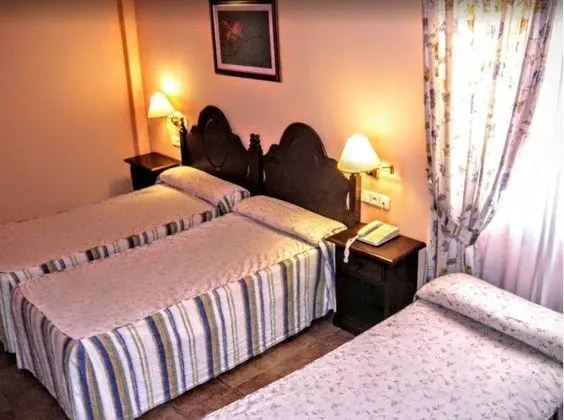 Üç Kişilik Oda