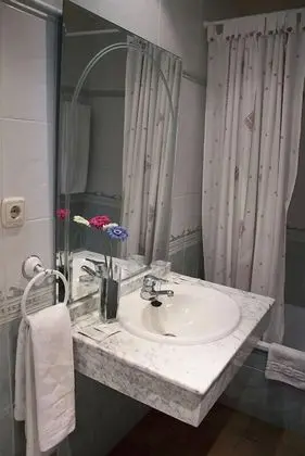 Üç Kişilik Oda