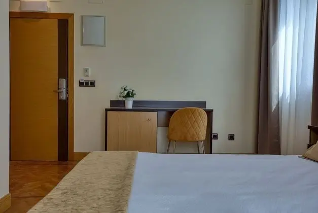 Business Büyük Yataklı Tek Kişilik Oda