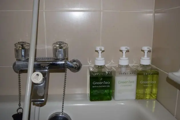 Üç Kişilik Oda, Sigara İçilmez (Main Building)