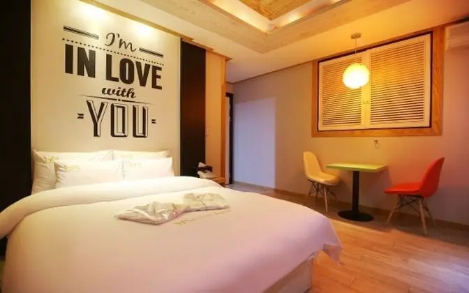 Oda (Standard Room (Bed + Netflix availabl)