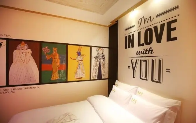 Oda (Standard Room (Bed + Netflix availabl)