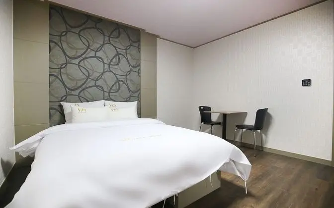 Oda (Standard Room (Bed + Netflix availabl)