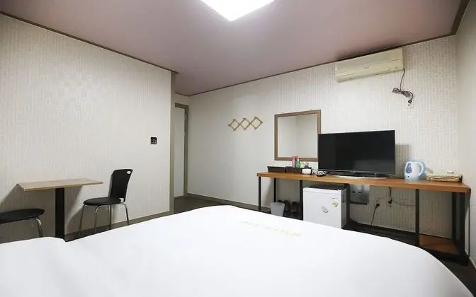 Oda (Standard Room (Bed + Netflix availabl)