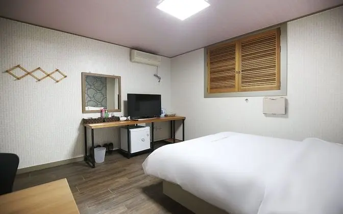 Oda (Standard Room (Bed + Netflix availabl)
