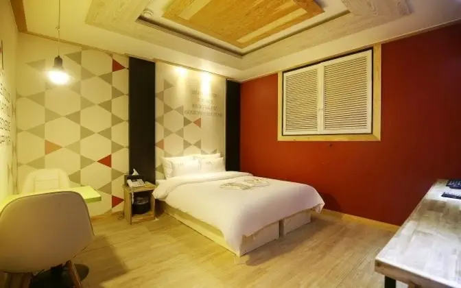 Oda (Standard Room (Bed + Netflix availabl)