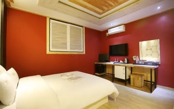 Oda (Standard Room (Bed + Netflix availabl)